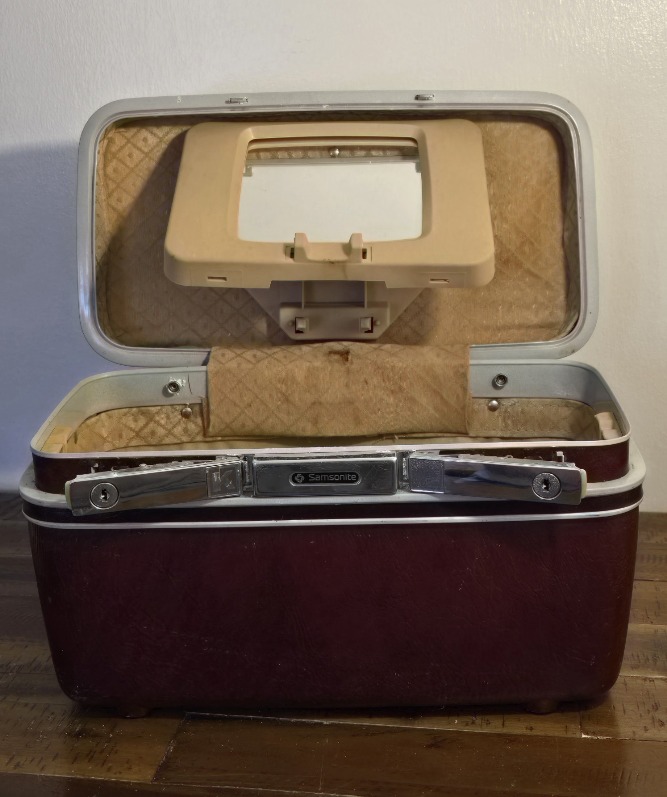 Vintage Samsonite Silhouette II Train Case Makeup Hard Shell Maroon No Key/Tray