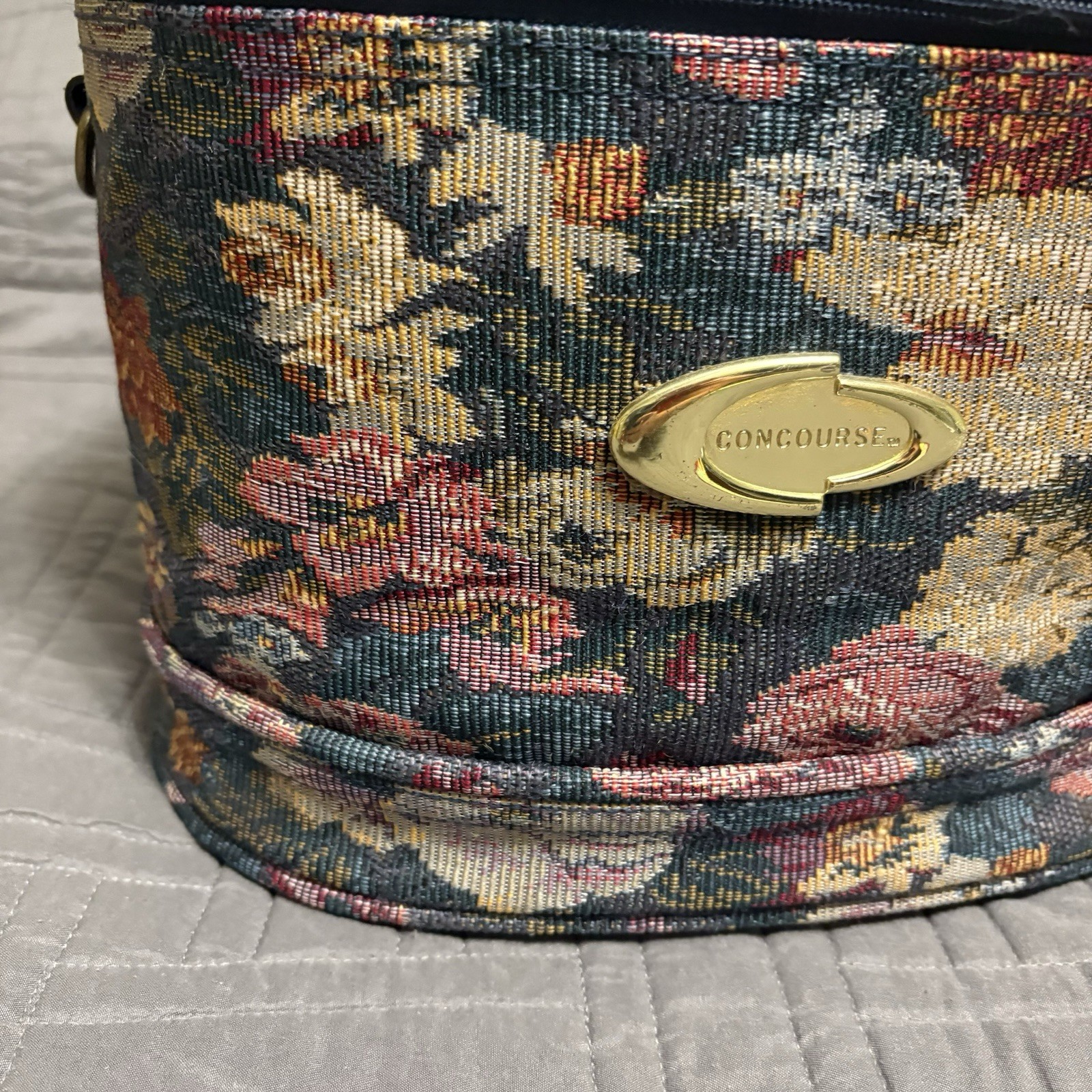 Vintage Concourse Train Case Floral Tapestry Cosmetic Oval Makeup Bag Travel