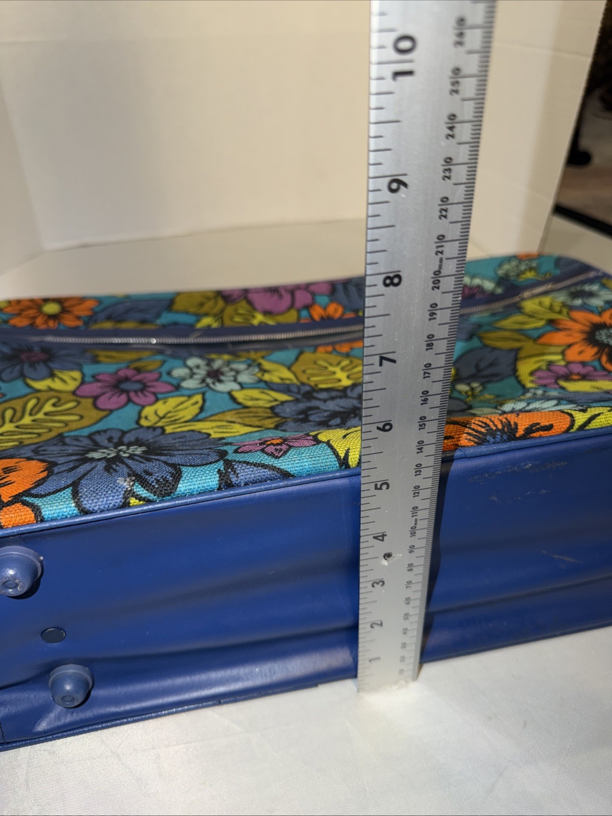 VTG 1960’s “Bantam Travelware” Multi Color MOD Floral Pattern Suitcase