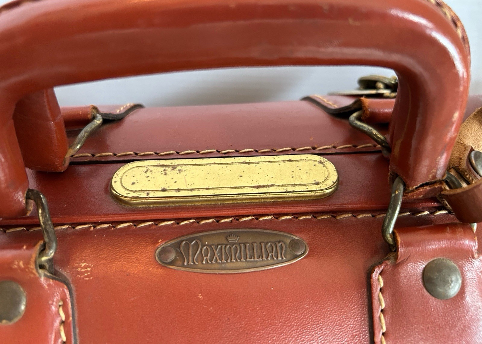 VTG Maximillian Top Grain 21” Leather Suitcase Chestnut Brown 21” X 2 Keys