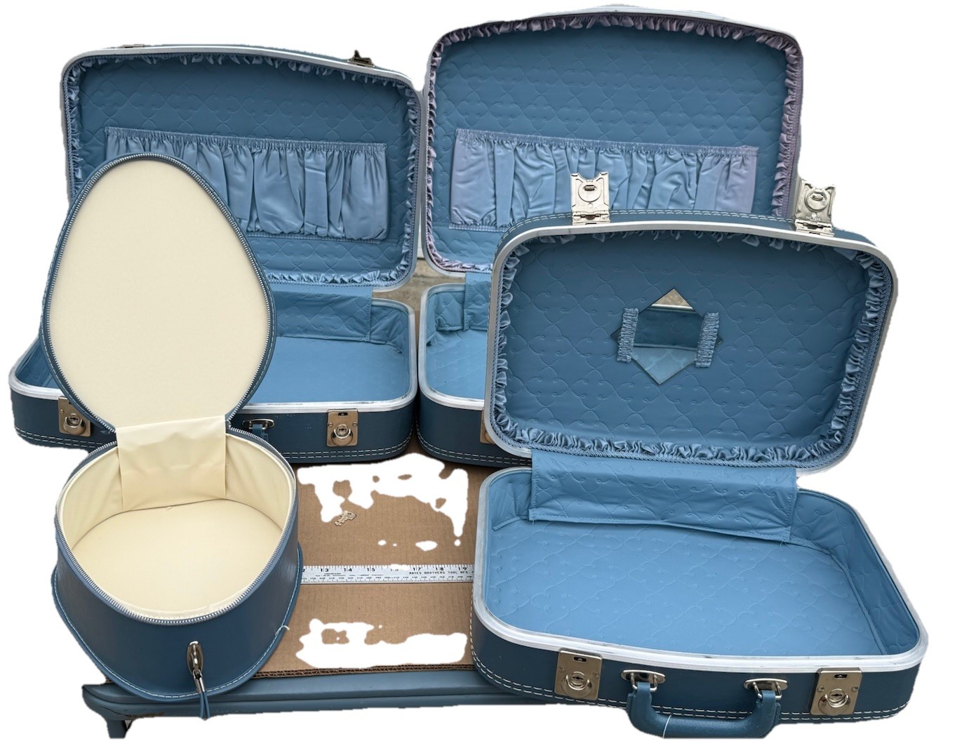 Vintage Samsonite 4-Pc Powder Blue Hardshell Nesting Luggage Set (1960-70”s)
