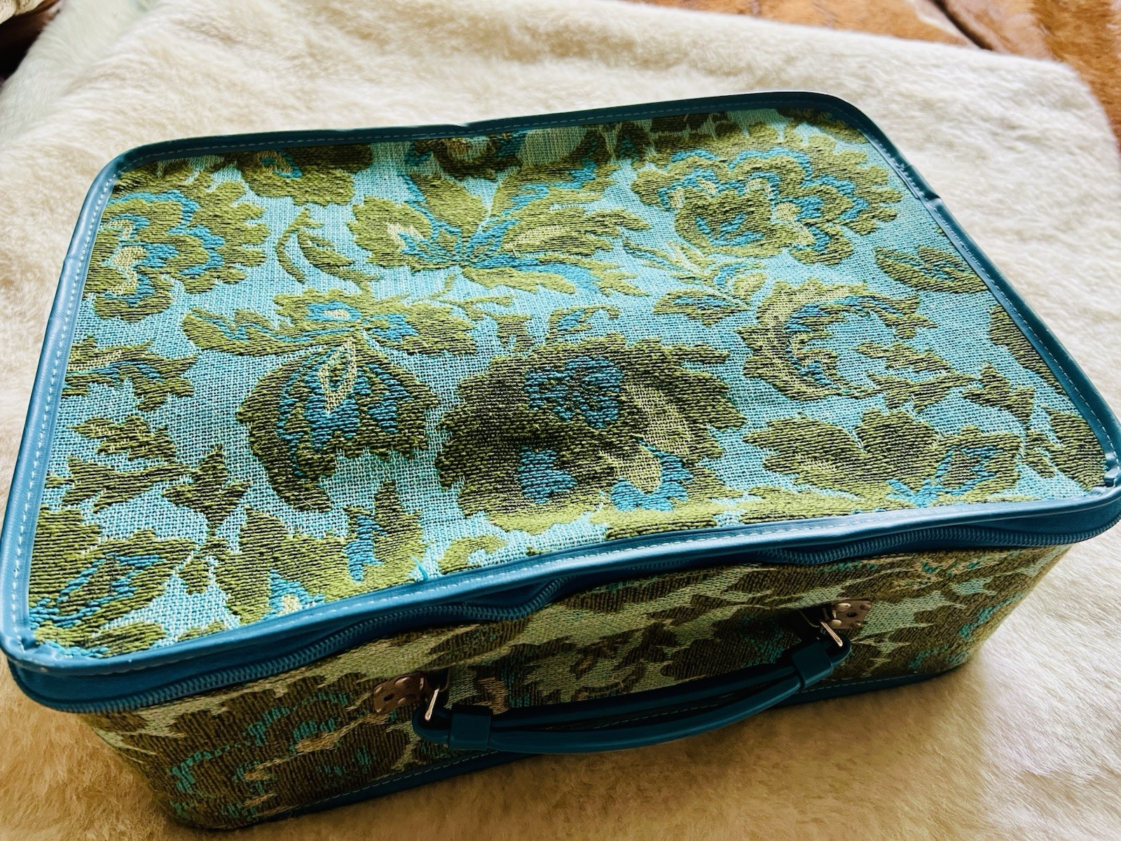 Vtg blue/green Floral 70’s Design overnight bag retro mod home decor