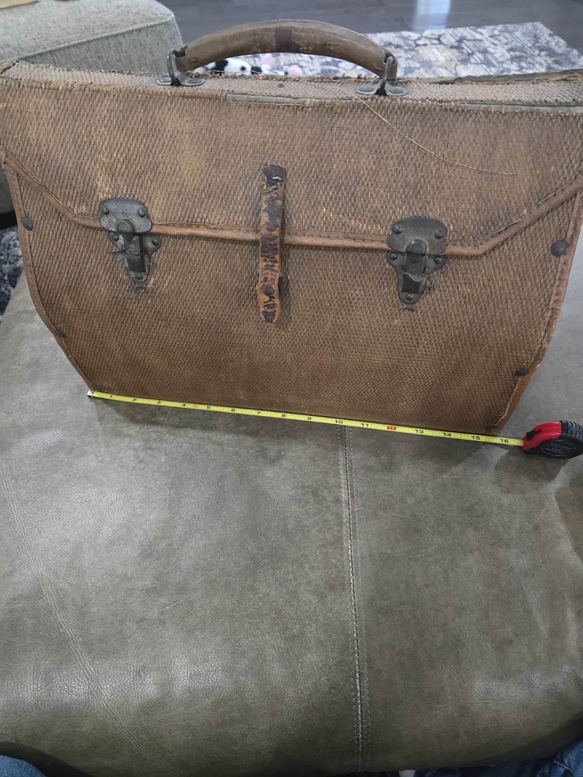 Vintage woven expandable doctors bag 16 by 10 1/2 by 7 inches