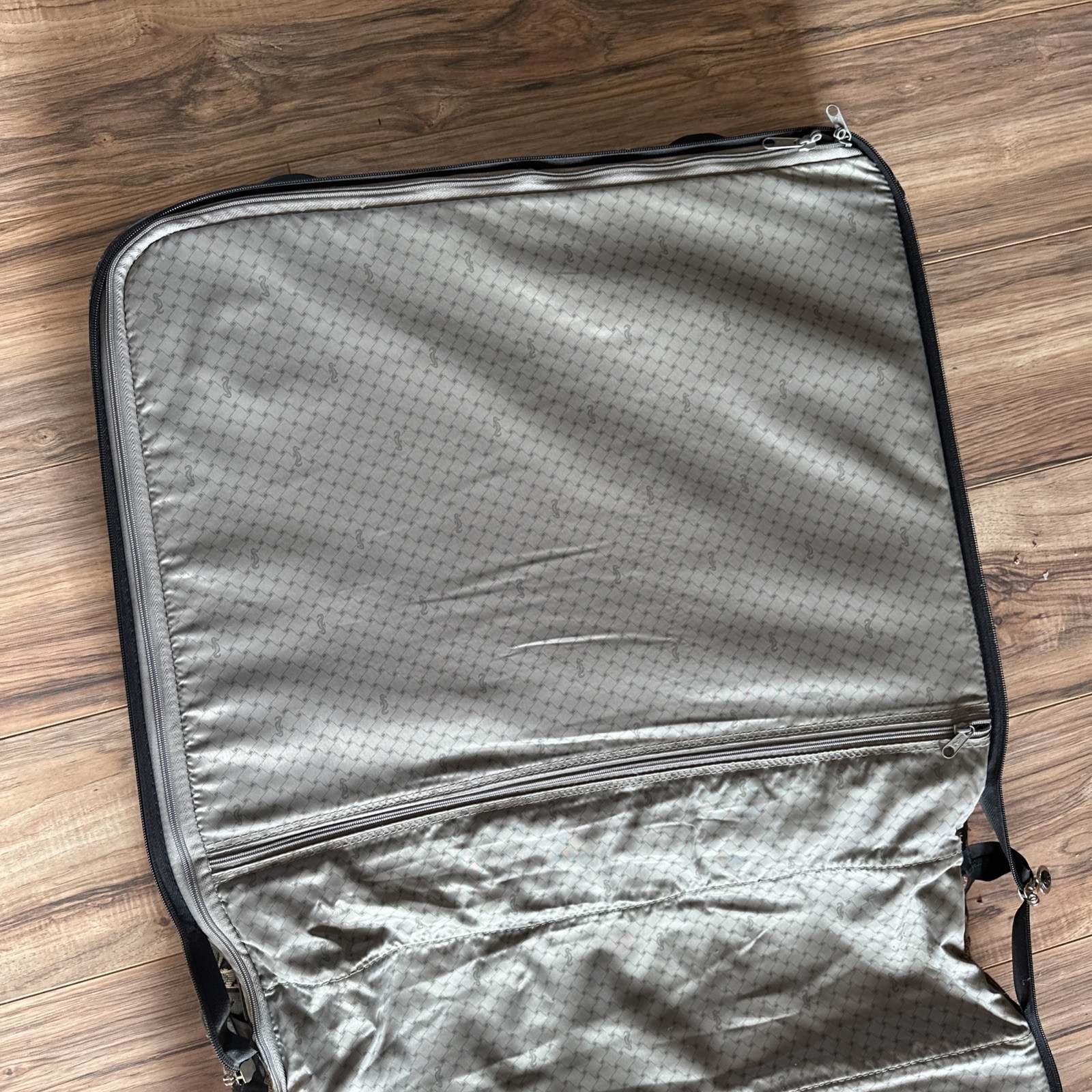 ATLANTIC LUGGAGE Tapestry Vintage Wheeled Garmet Bag Suitcase Upright Pullman