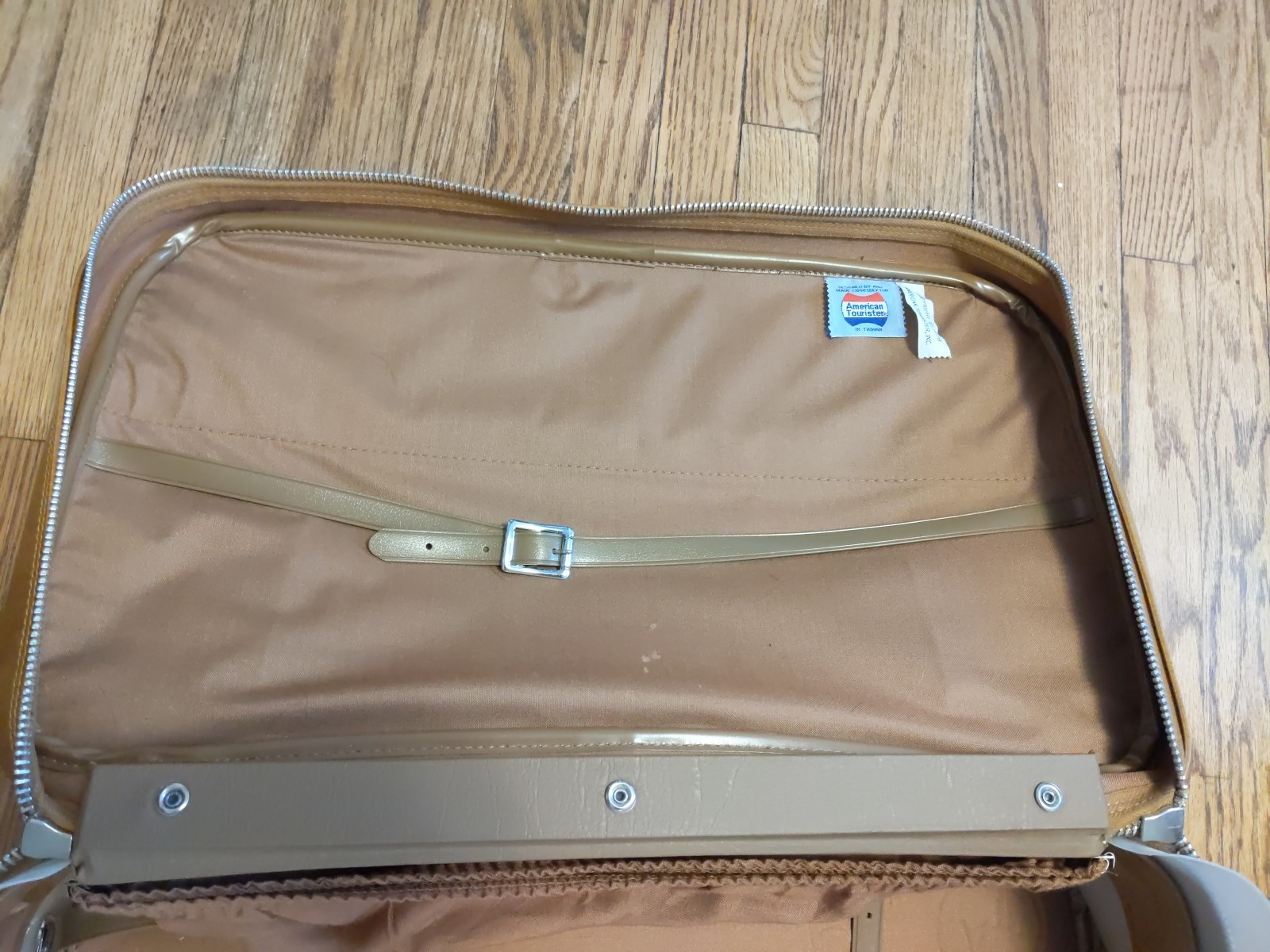 Vintage 1978 American Tourister 22″ Brown Faux Leather Suitcase Carry-On Luggage