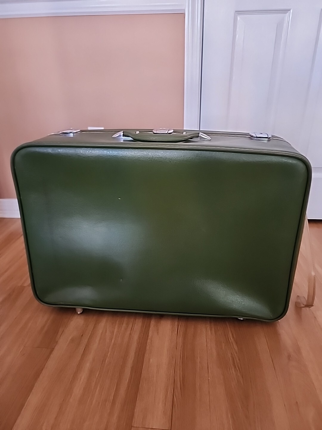 Amelia Earhart Avocado Green Suitcase Very Rare, 27 x 18 x 8 On Wheels. No Key