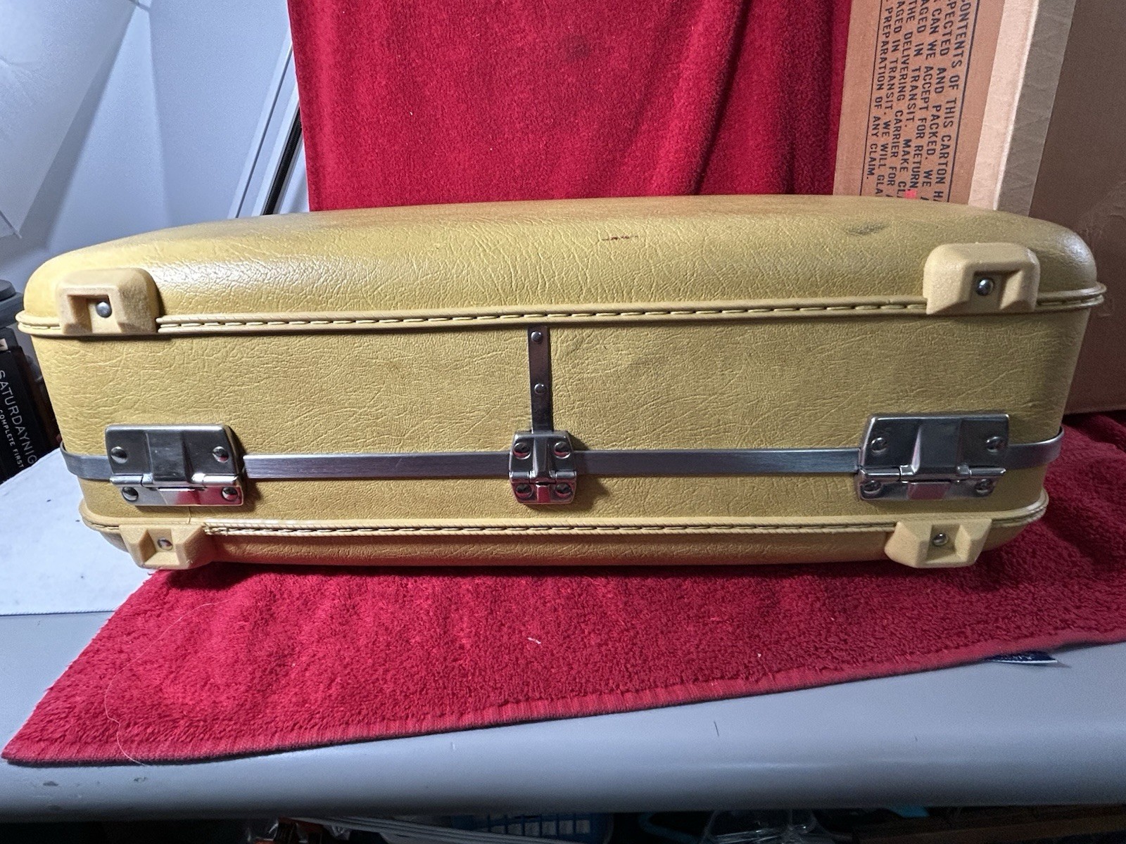 Escort Series Model 6021 21″ Gold Weekend Suitcase American Tourister W Box Rare
