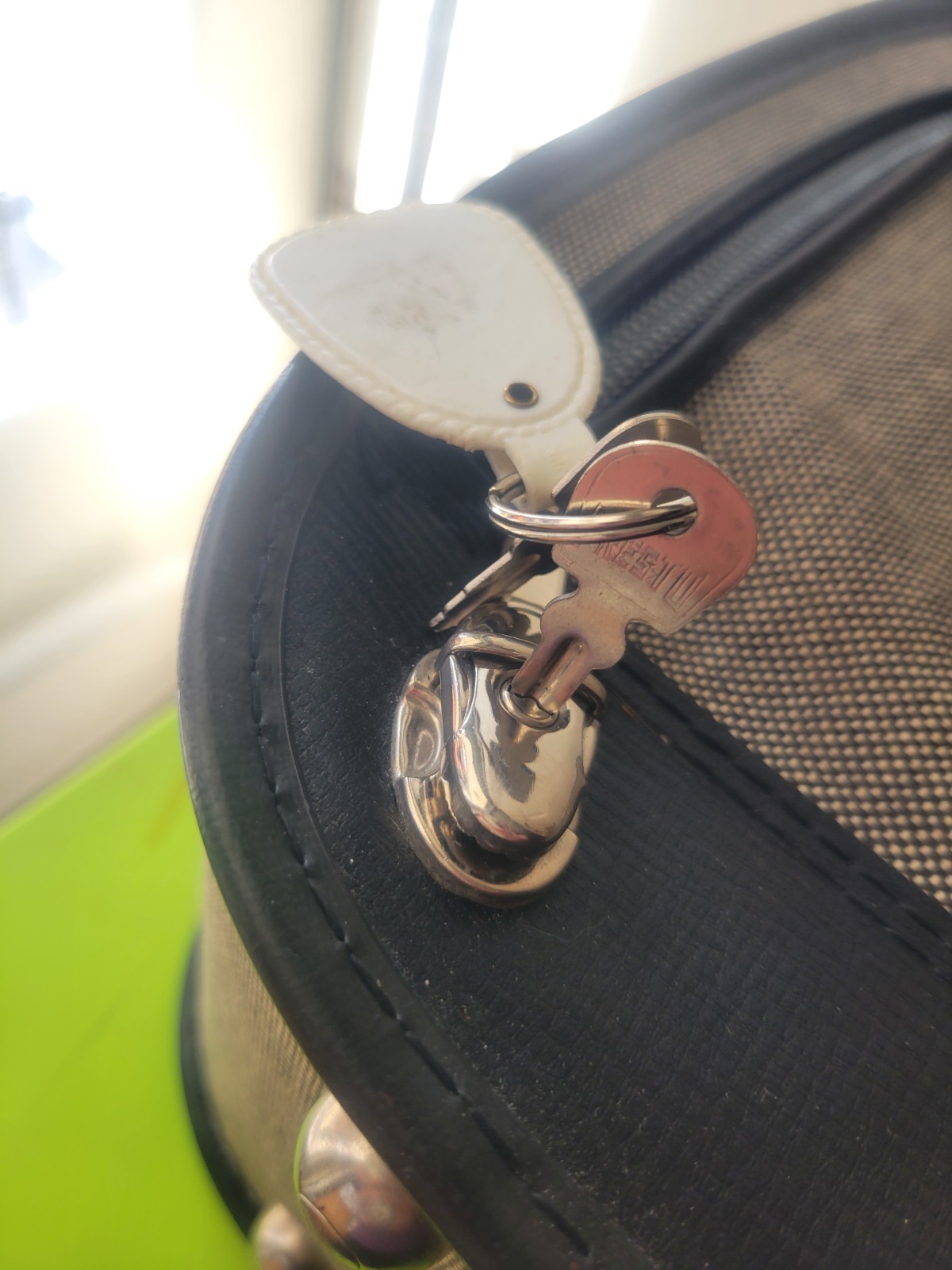 Vintage Gray Grasshopper Luggage Suitcase 21″x13″x7″ W/keys Lockable