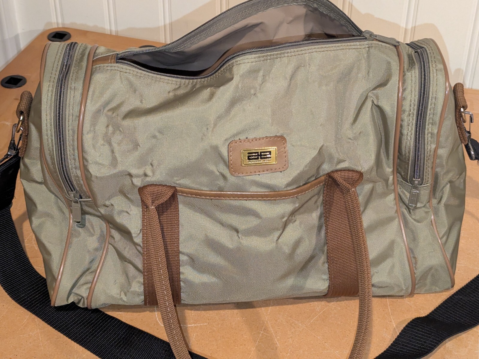 VTG Amelia Earhart Luggage Carry on Overnight Duffle Shoulder Bag Olive Green
