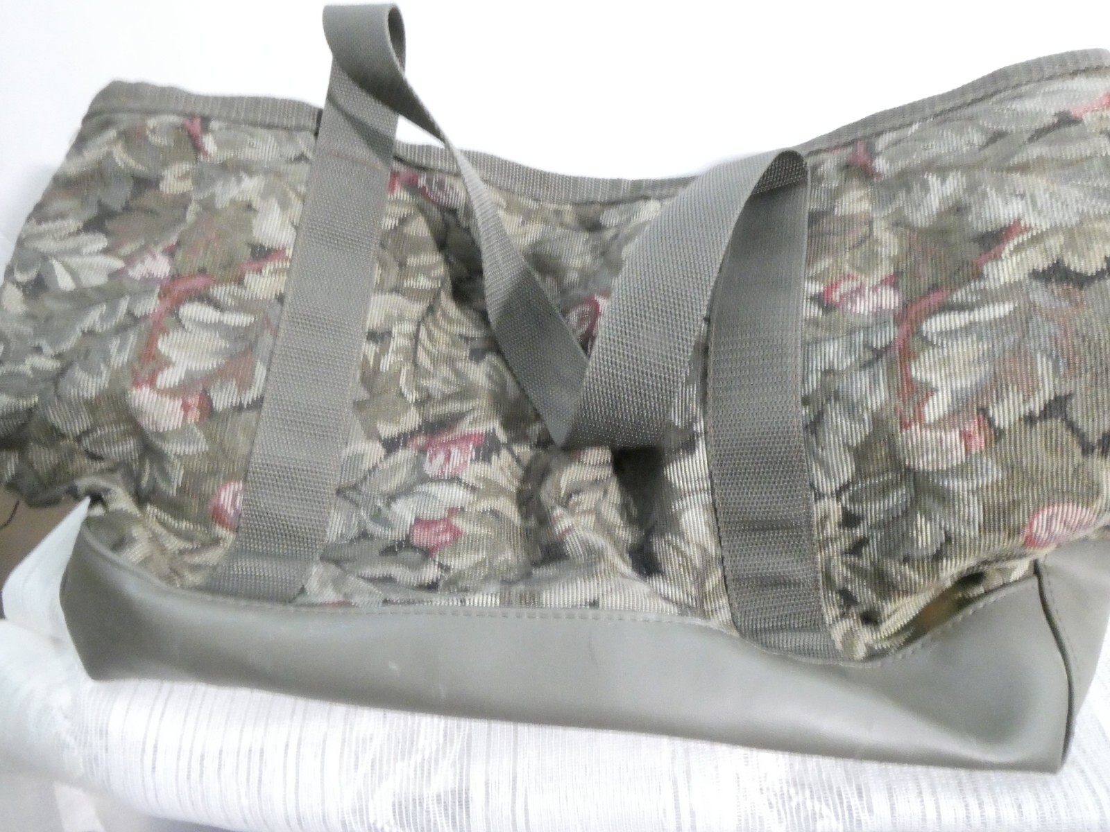 Vintage American Tourister Tapestry Floral Overnight Bag Tote Carry On Zip Top