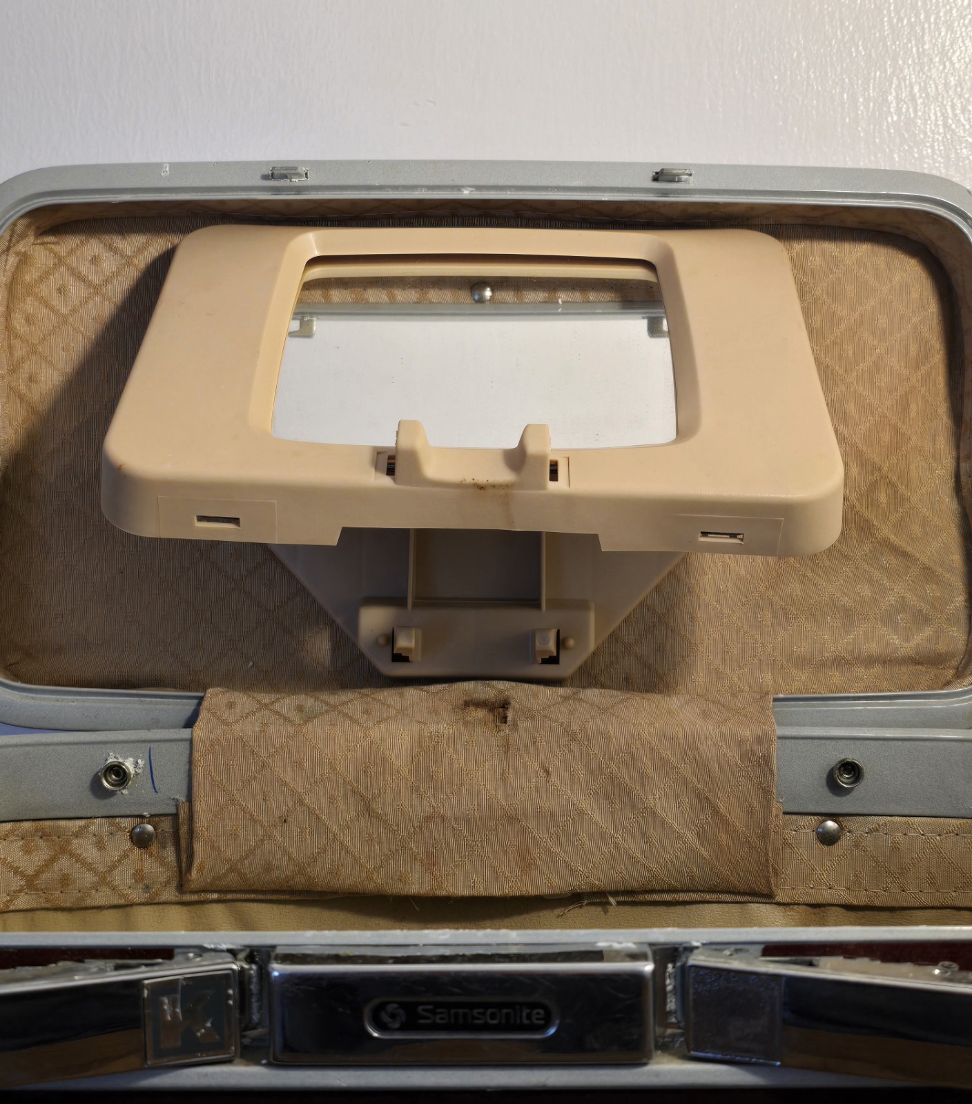 Vintage Samsonite Silhouette II Train Case Makeup Hard Shell Maroon No Key/Tray