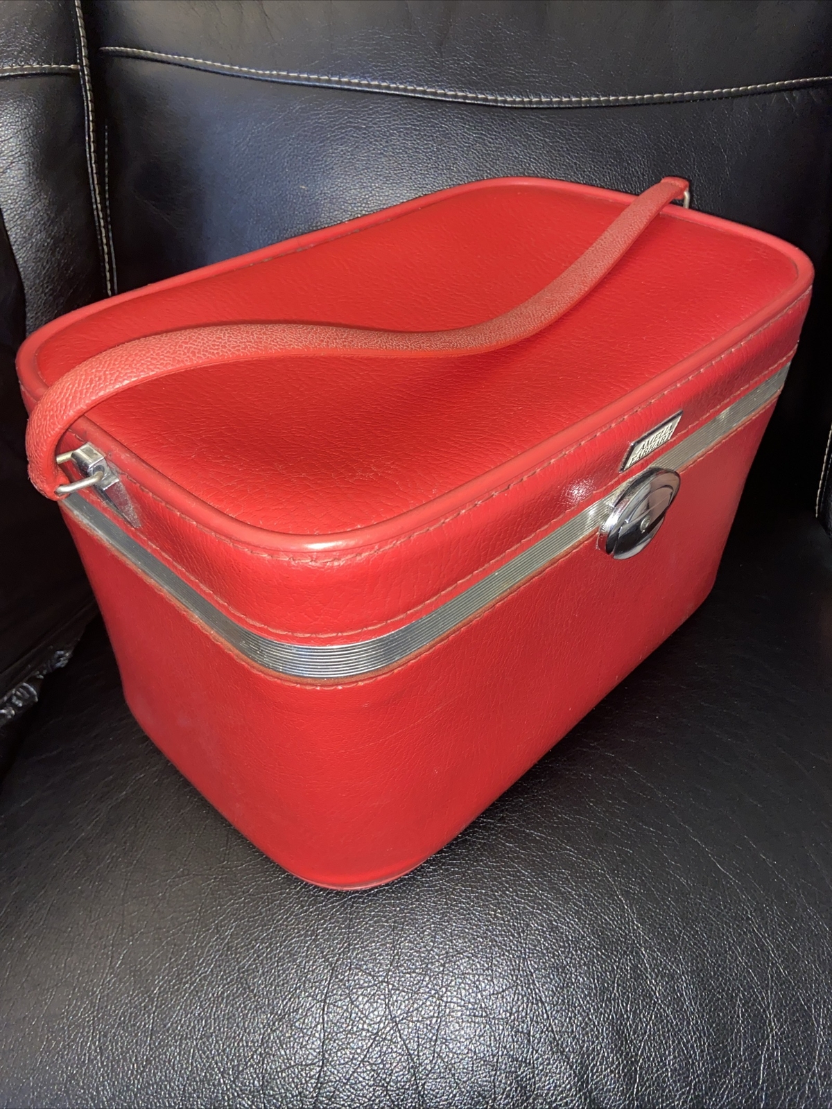 Vintage Amelia Earhart Cosmetic Travel Luggage Case Red No Key. No Mirror