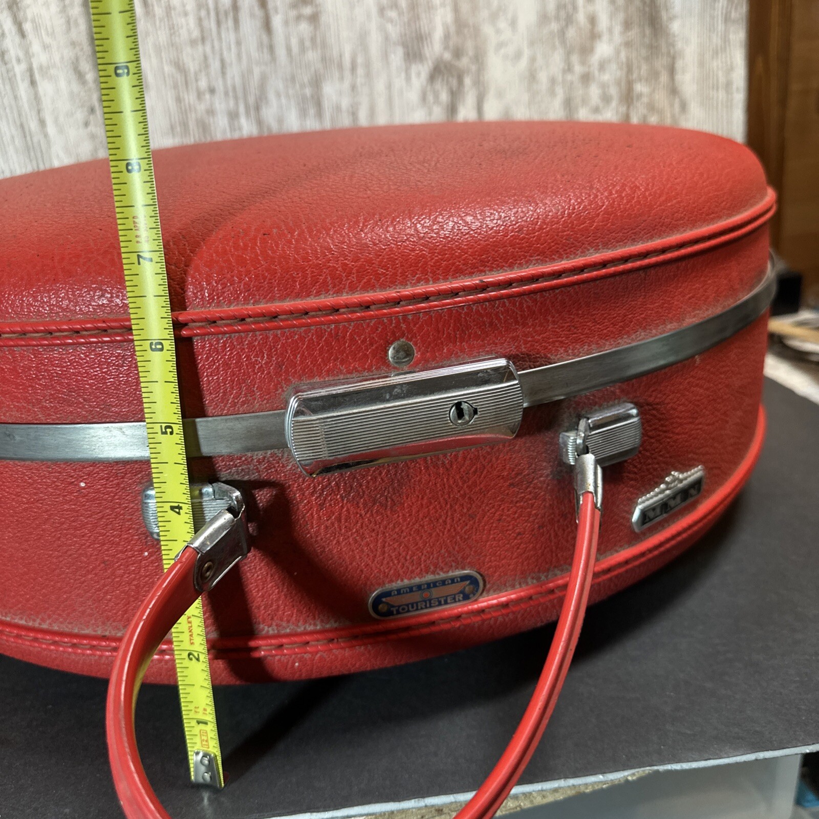 Vintage American Tourister Tiara Hat Box Red Round 20” Suitcase Luggage