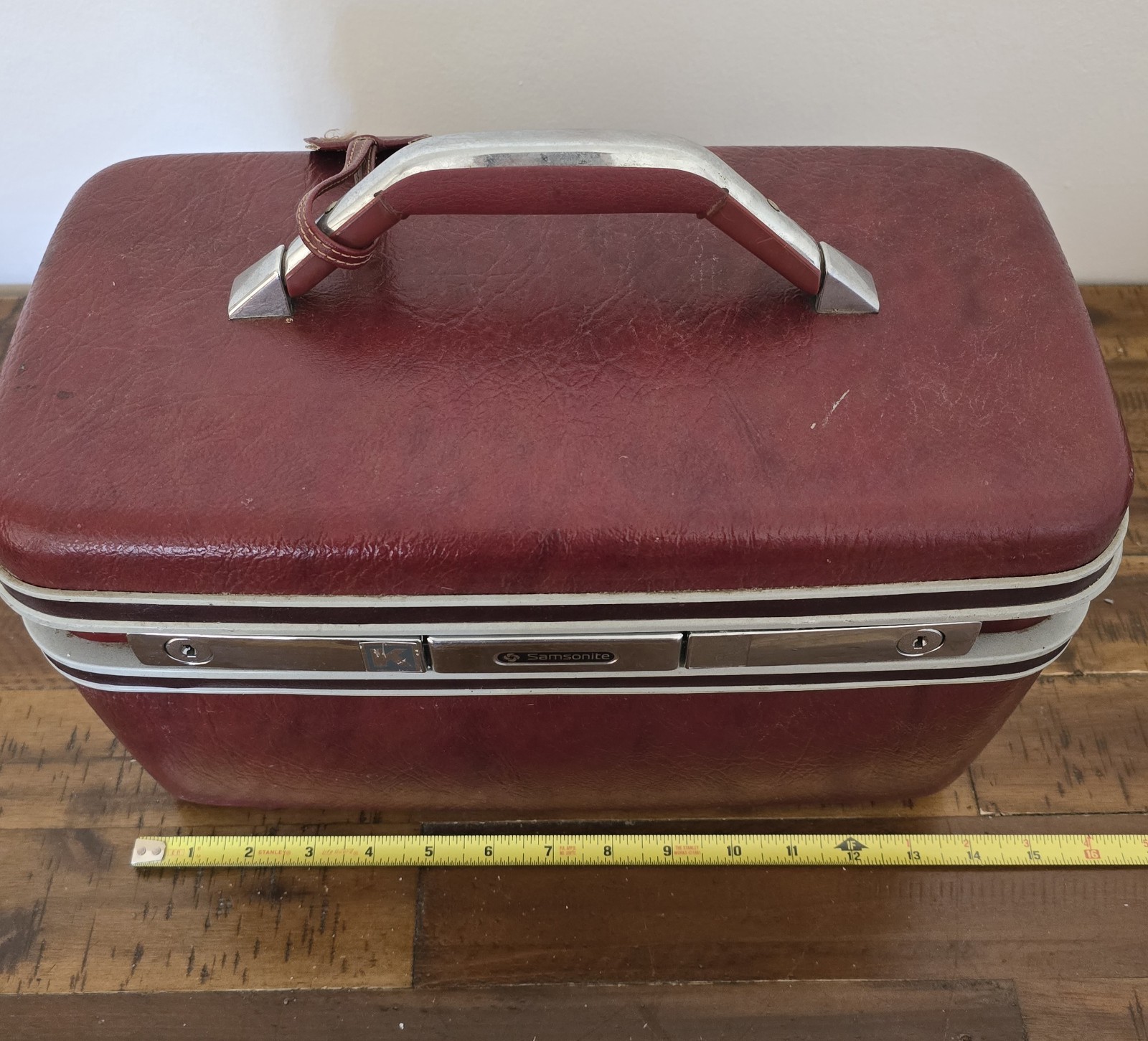 Vintage Samsonite Silhouette II Train Case Makeup Hard Shell Maroon No Key/Tray