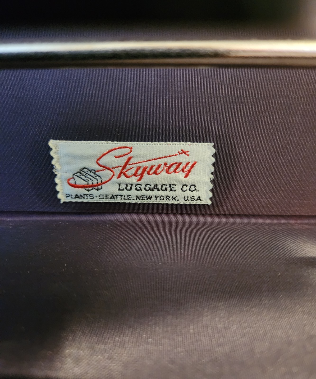 Skyway Hard Blue Vtg Suitcase w/Garment Holder~1940’s – No key. 21”x18”x8.75”