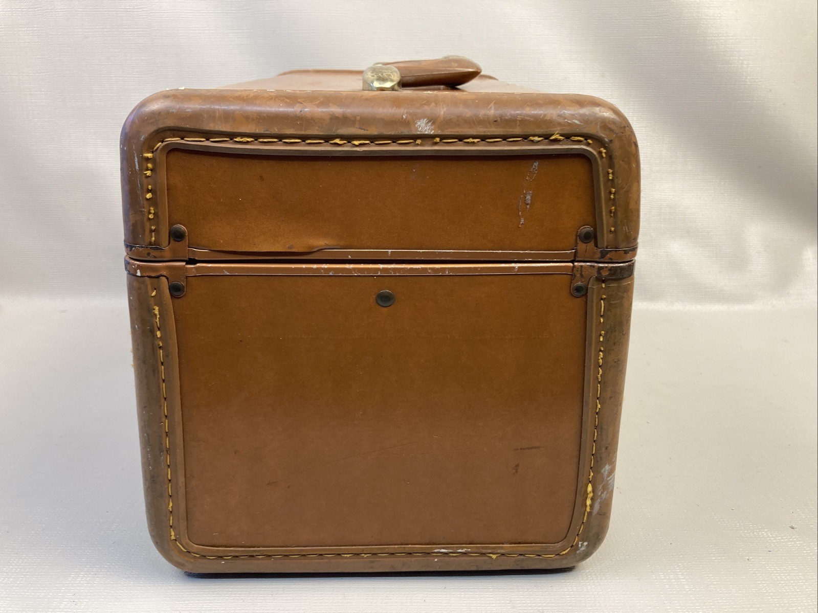 Vintage Samsonite Schwayder #4612 Brown Faux Leather Makeup Train Hard Case GUC