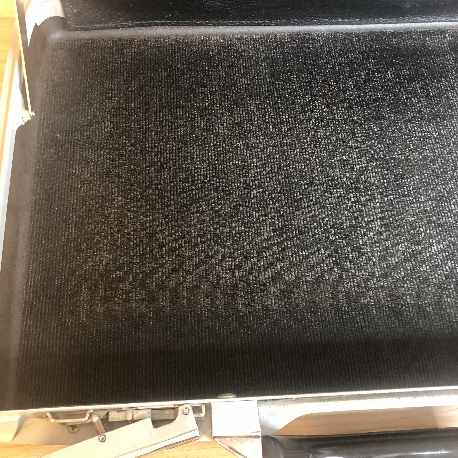 Vintage Samsonite Gray Hard Side Brief Case, No Key, 18″ Wide x 12″ Tall x 3″ Th