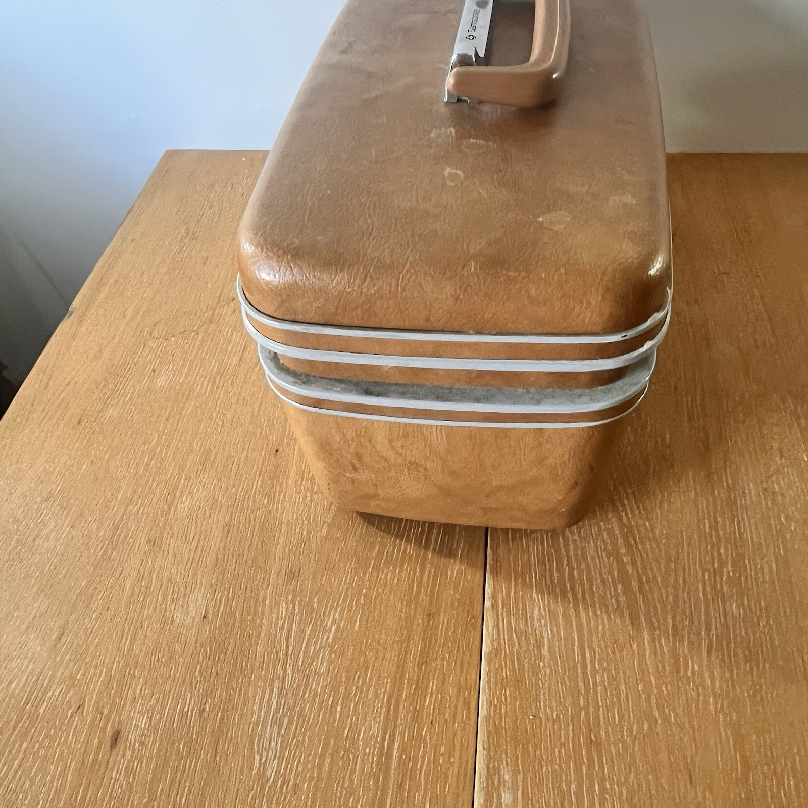 Samsonite 1970s Vintage Brown Hard Shell Vanity Case with Mirror