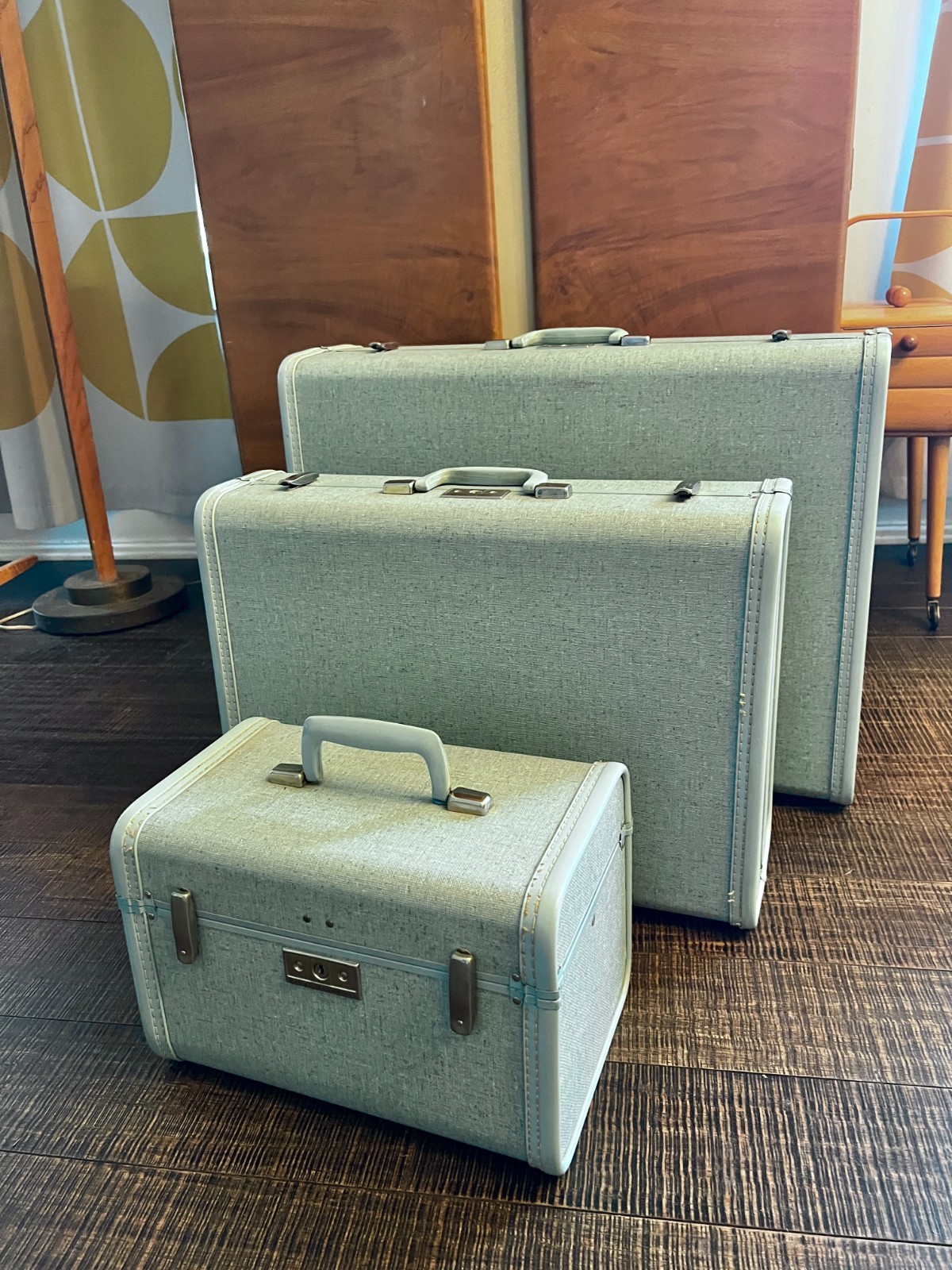 True Vintage 1950s 3pc Luggage Set, light blue sparkle tweed, Royal Travellor