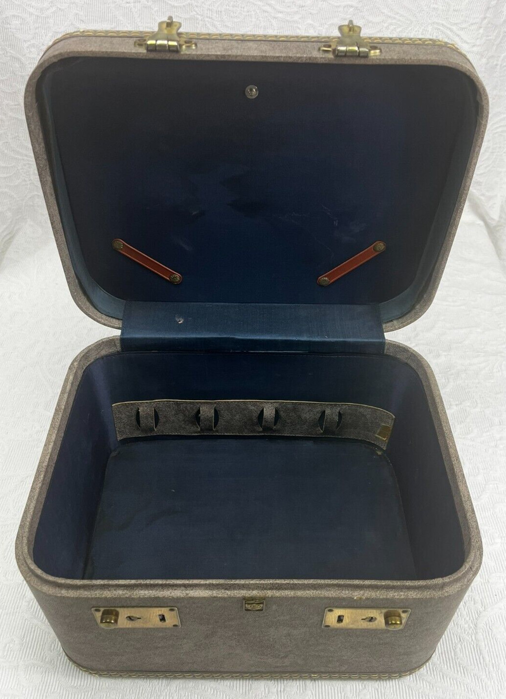 U.S. Trunk Co. Vintage Gray Vanity Train Case