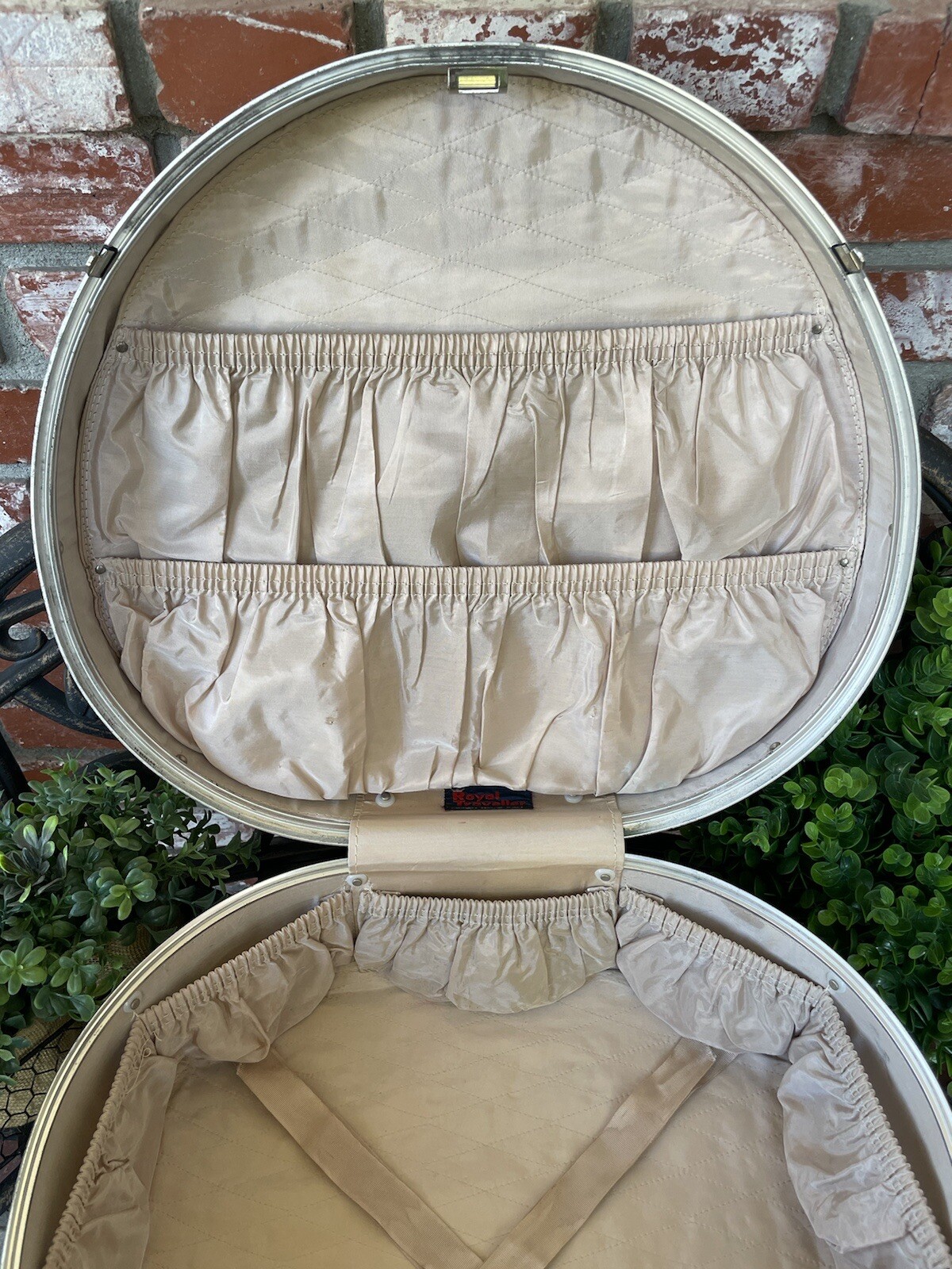 Vintage Royal Traveller Hat Box Luggage; Marbled Cream/Silk Interior;Locks W/Key