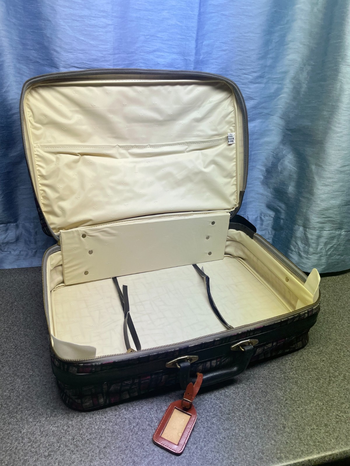 Vintage Retro Suitcase Graphic Gray/Pink/Purple 20x14x6 Bantam Travelware 80s
