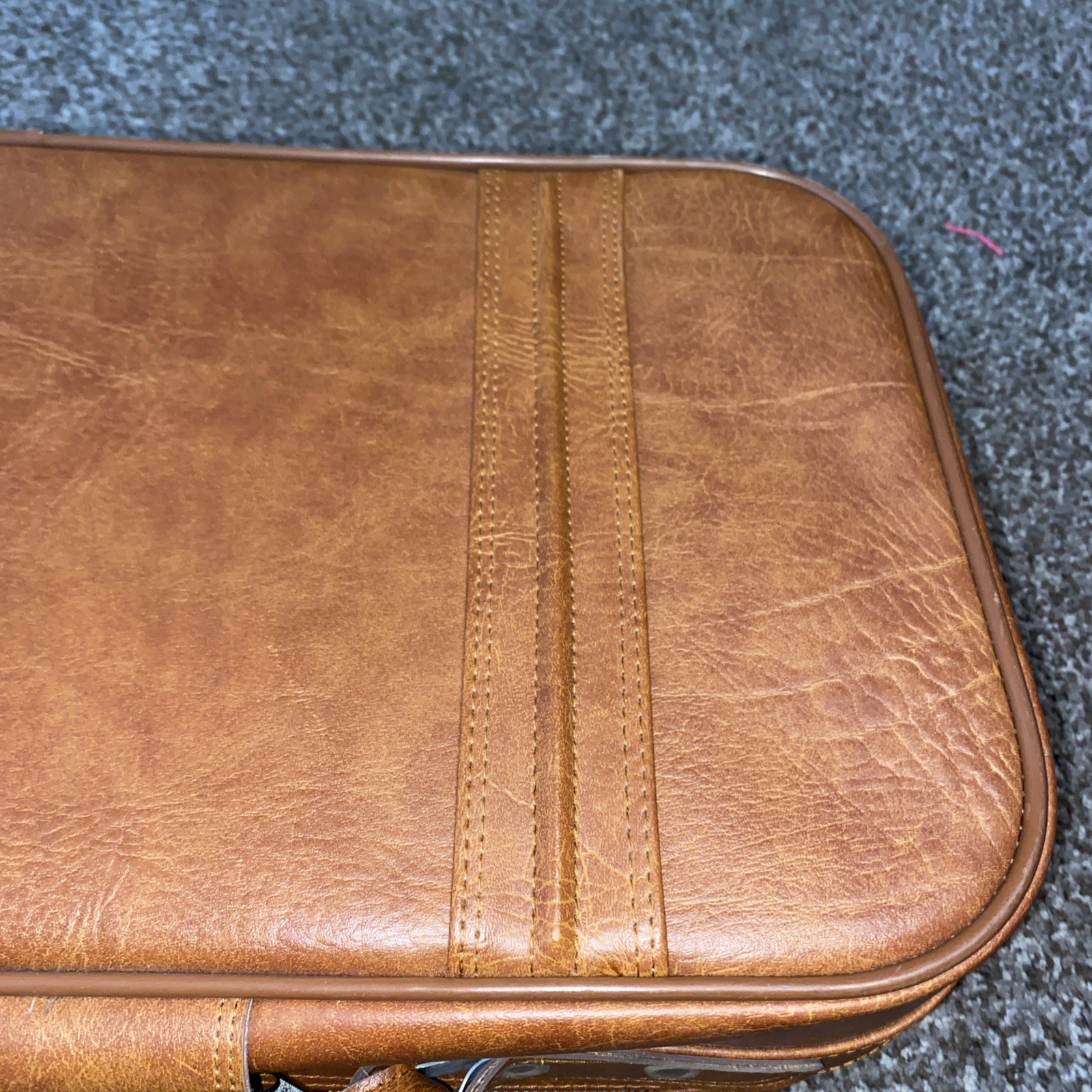 Vintage World Traveler English Style Leather Carry On Luggage Suitcase EUC