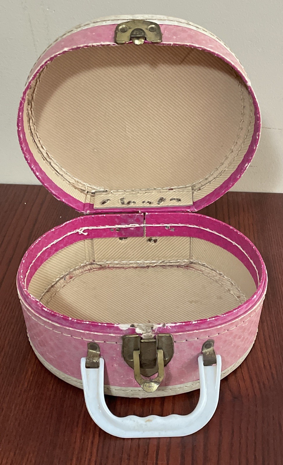 VTG 1950’s Round Pink Child’s Travel Case Bear Going On A Train