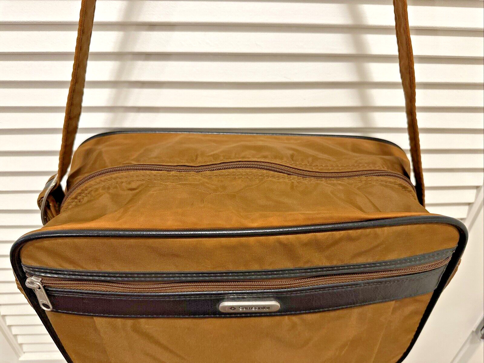 Vintage Samsonite Brown Nylon Carry On Shoulder Bag Zippers Leather Trim 15″x10″