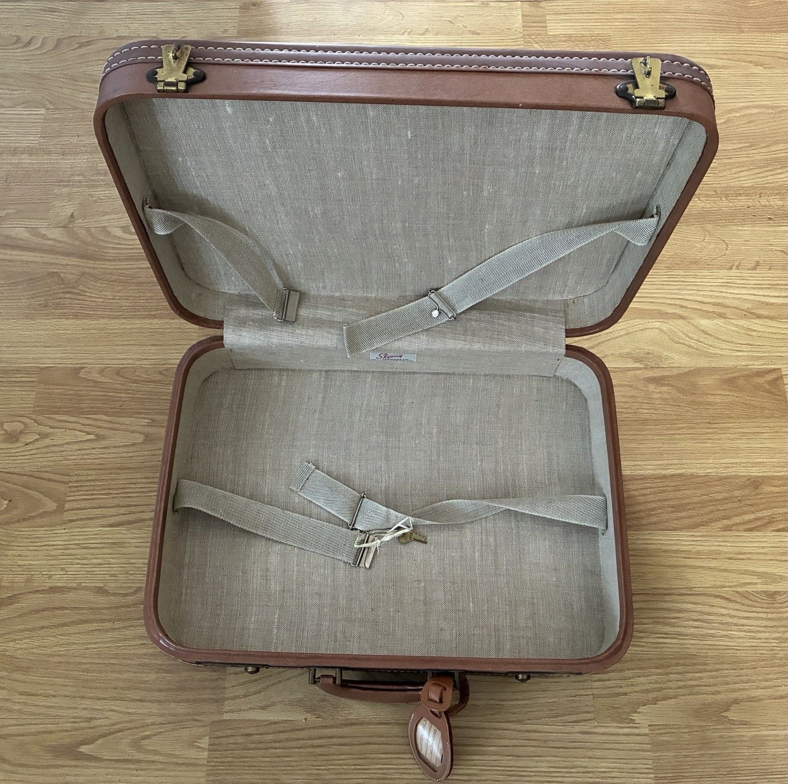 vintage skyway suitcase Medium Size W Key