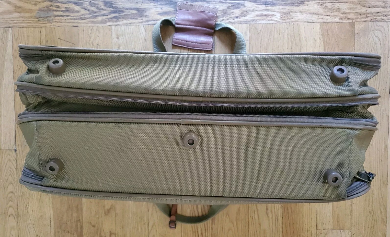 Hartmann Olive Green Nylon Shoulder Strap Carry On Travel Luggage Duffel Bag.