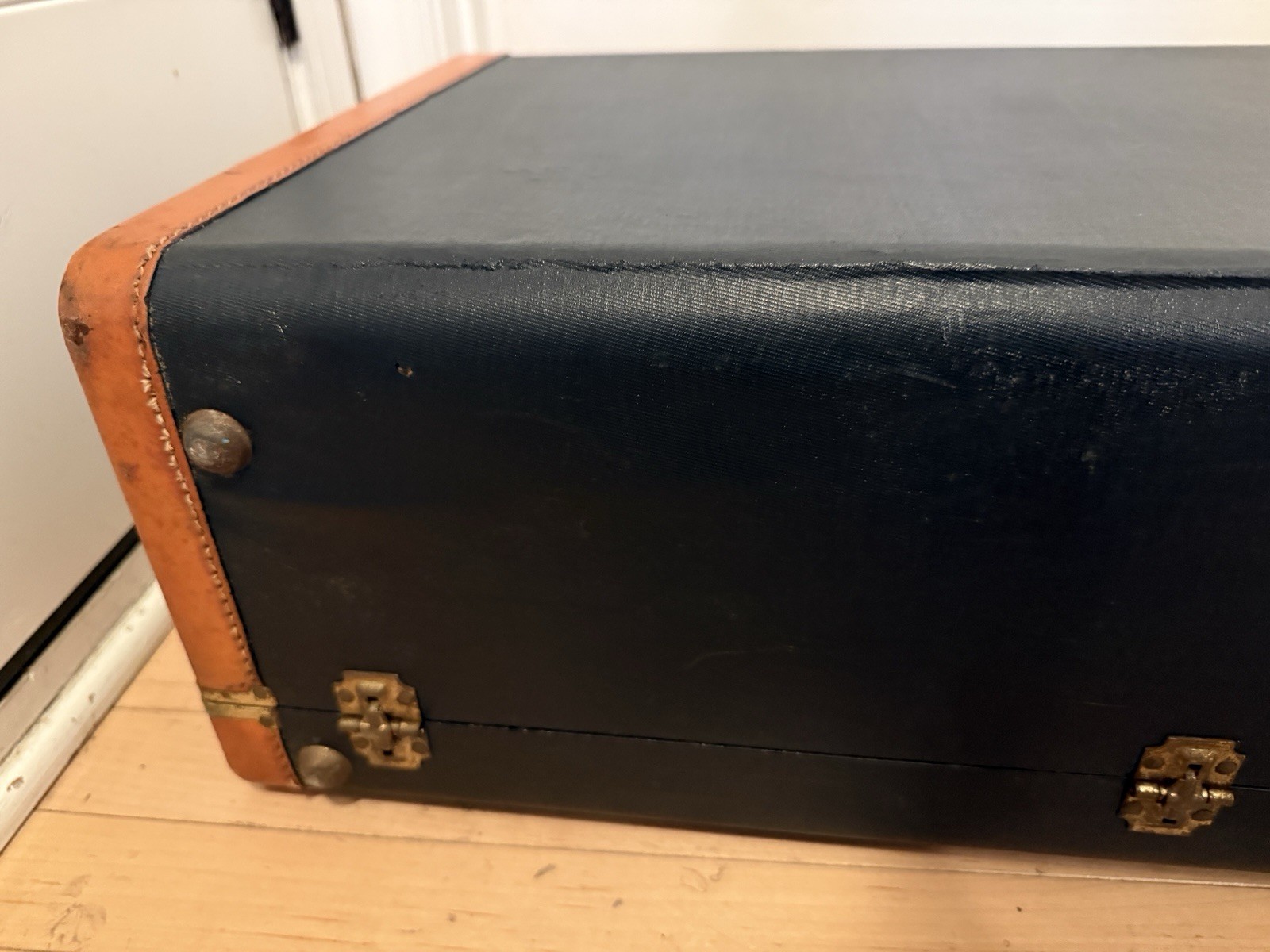 💙Rare Vintage Biltrite Hard Luggage Dark Blue w/Brown Leather + Key~ 28x16x8
