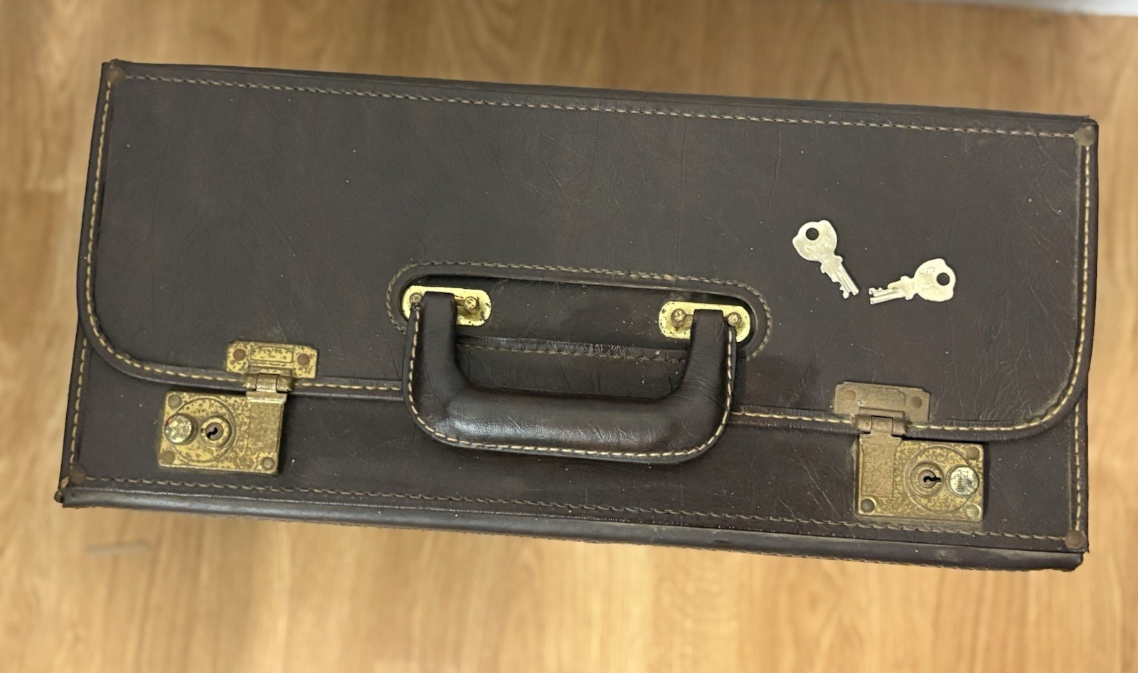 MCM Faux Leather Vinyl Carrying Case with 2 Keys Doctors Pilots Lawyers Tote