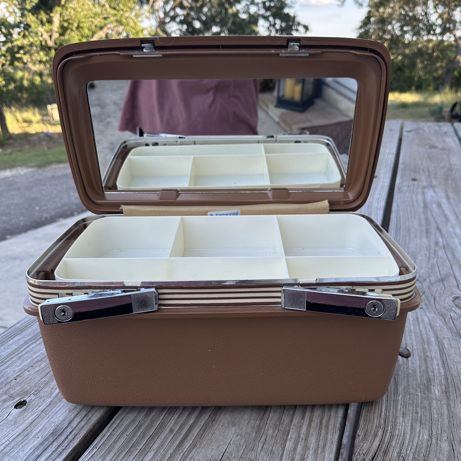 1970s Concord Samsonite hard brown cosmetic carry case,has tray, bag, mirror