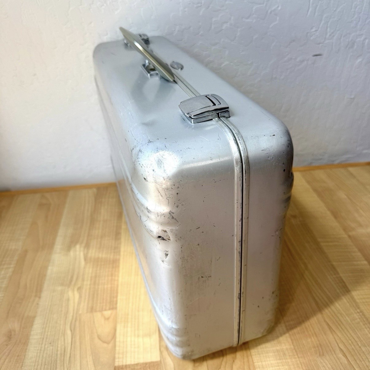 Vintage Zero Halliburton Suitcase – Aluminum With Blue Interior 21” X 14” X 7”