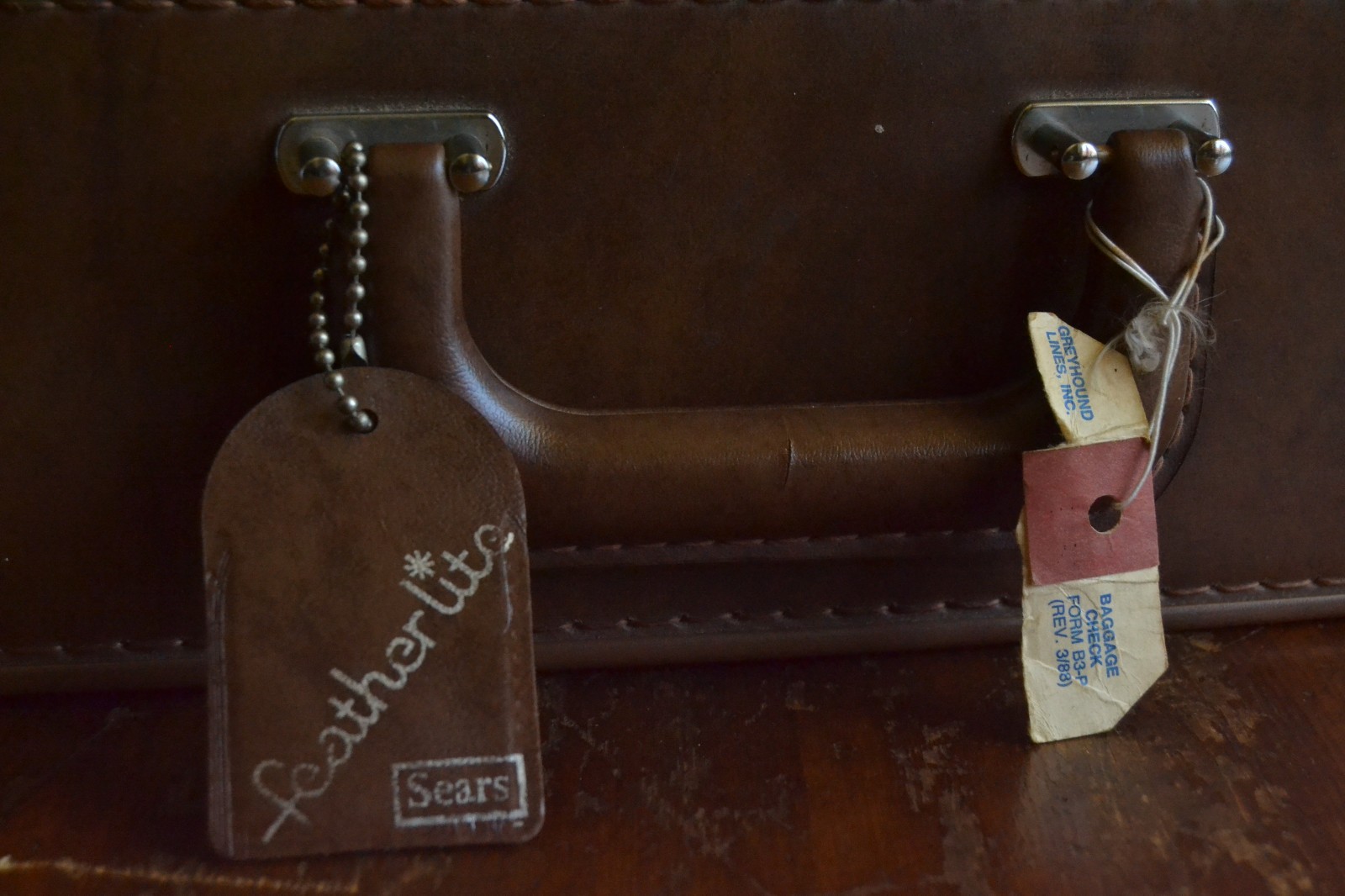 Vintage MCM Sears Featherlite Pullman Suitcase w/ 2 Keys Brown Mint