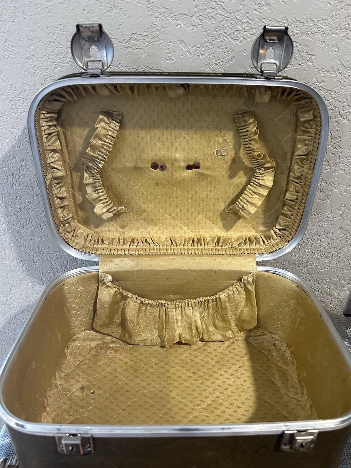 Vintage Train Travel Case Make Up Case Brown Yellow Interior