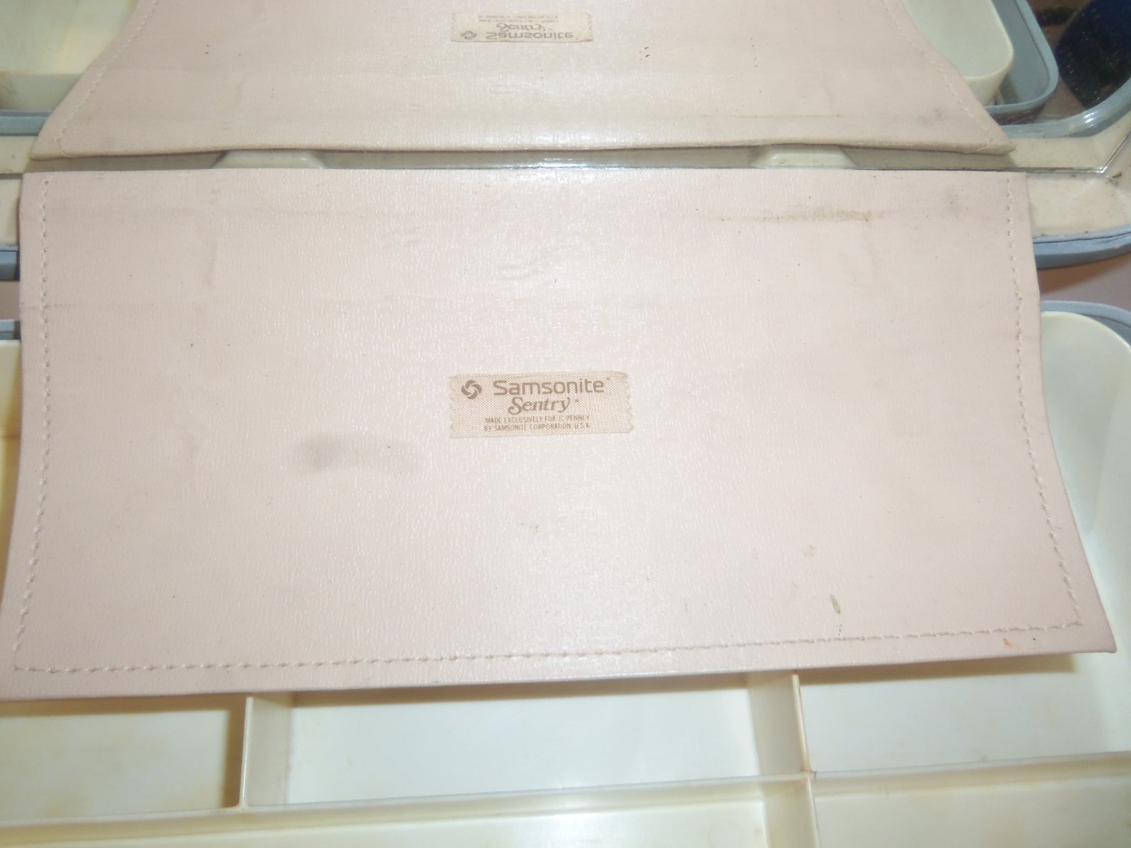 VTG Samsonite Train Case Burgundy Makeup Case Hard Shell Travel Vanity USA