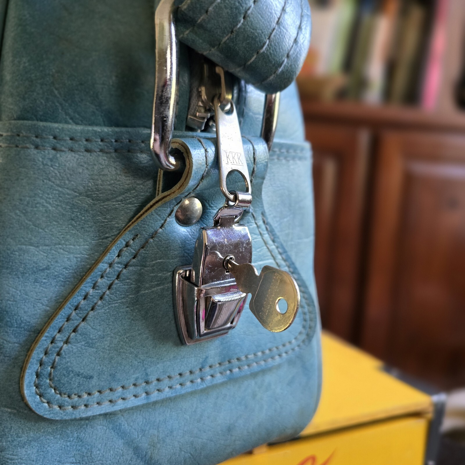 American Tourister Vintage 1975 Blue Escort Carry-On Shoulder Tote Travel Bag
