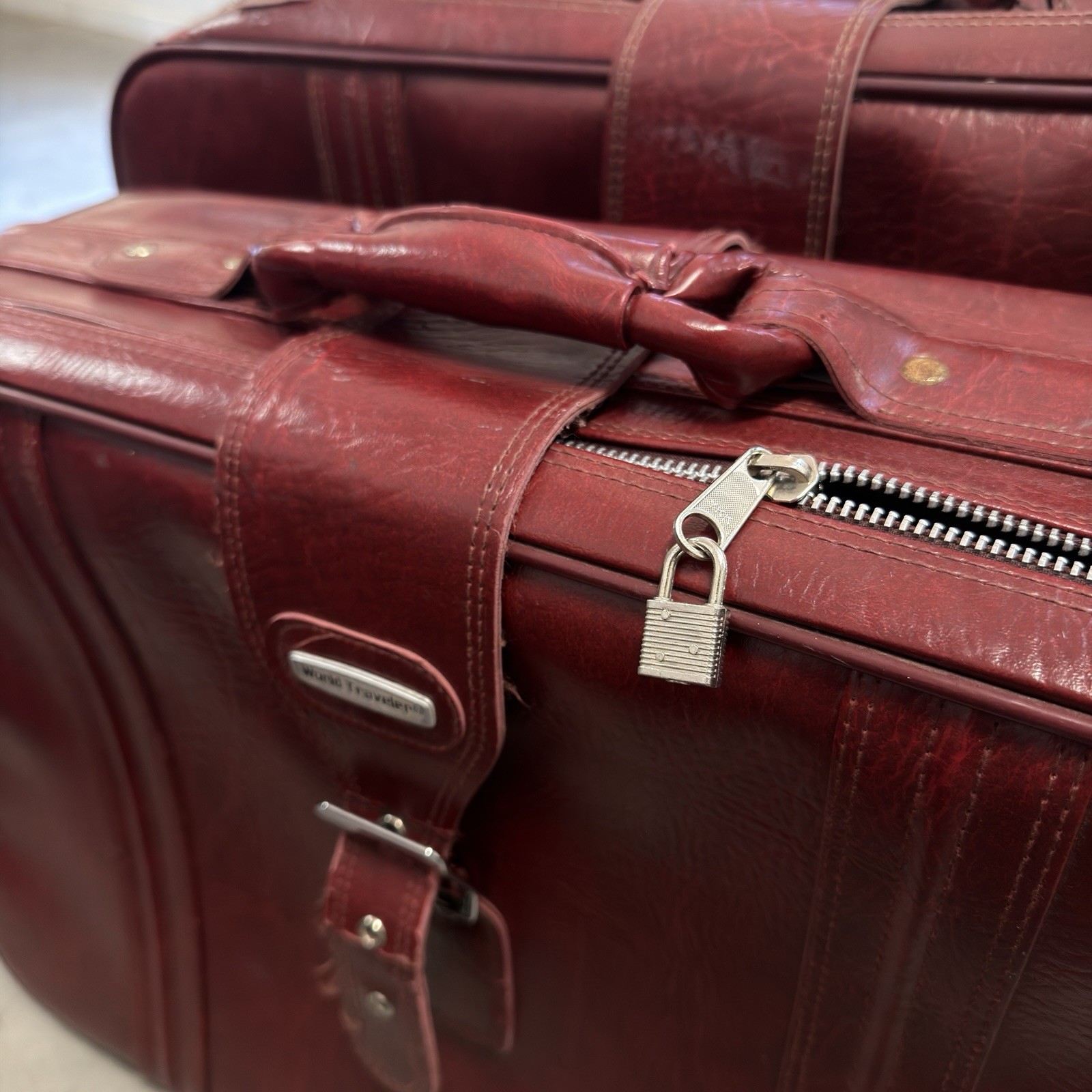 Vintage World Traveler 4 Piece Burgundy Red Leather Travel Suitcase Luggage Set
