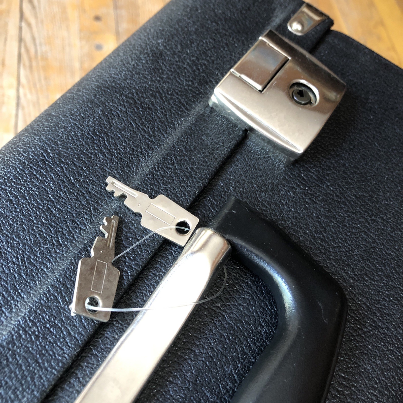 Vintage Locking Black Carrying Carry Case Blue Interior 2 Keys