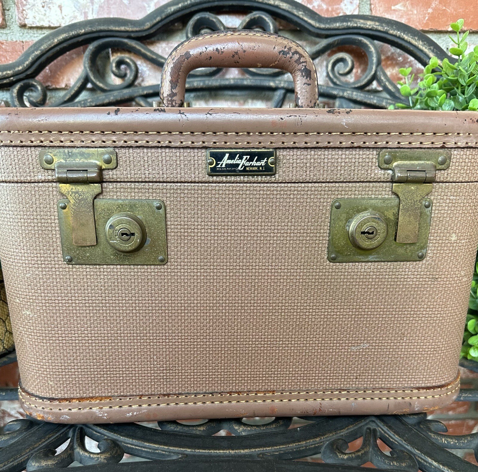 Vintage Amelia Earhart Train Case; Peach Tan; Drk Peach Int W/Mirror;Locks W/Key