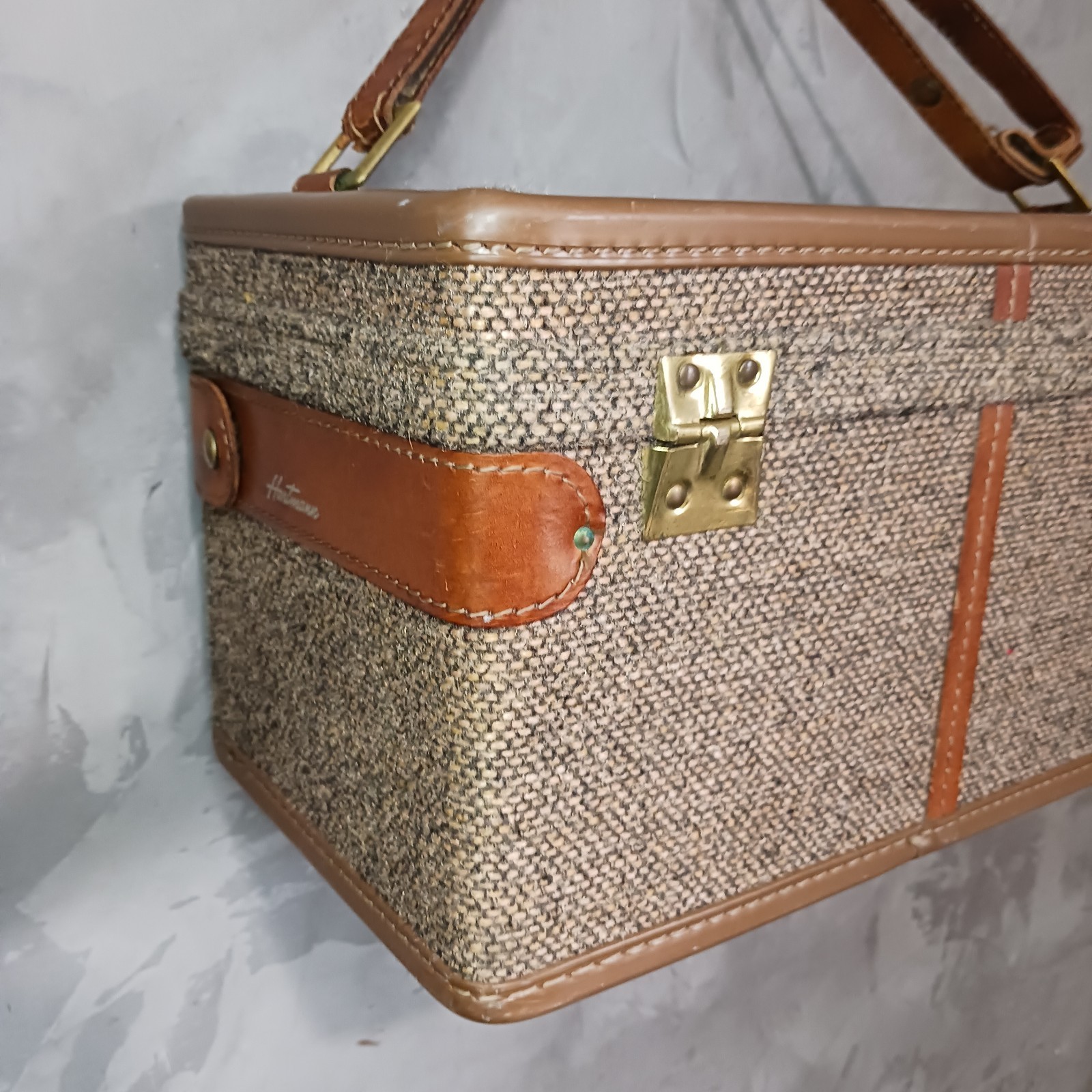 Hartmann Vintage Tweed Leather Train Case Makeup Toile Interior 15″ Travel Bag