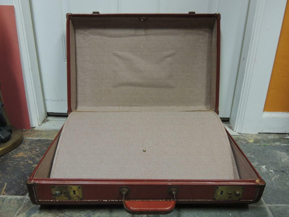 Vintage Brown Hardshell Suitcase 20″x13″x6.5″ Luggage c1945 Delta Airlines decal
