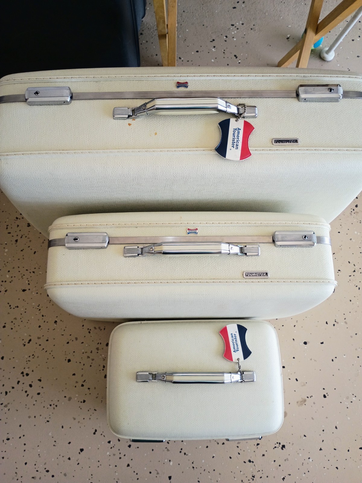 Pristine 1960s American Tourister 3-Pc Set POLAR WHITE – One Owner – Keys!