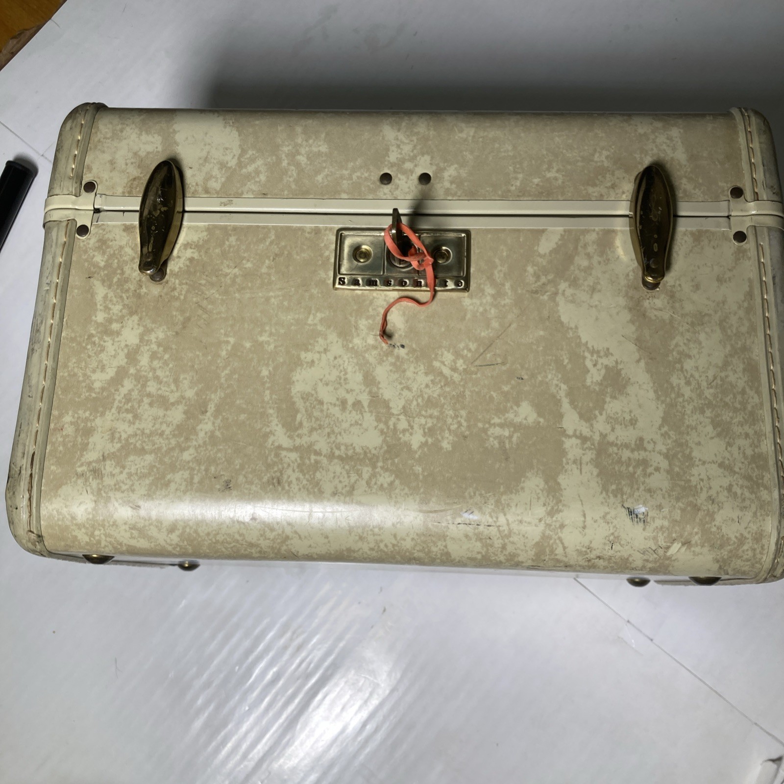 Vintage 1950s Samsonite Shwayder Brothers Marble Cream Suitcase and vanity 2 Set