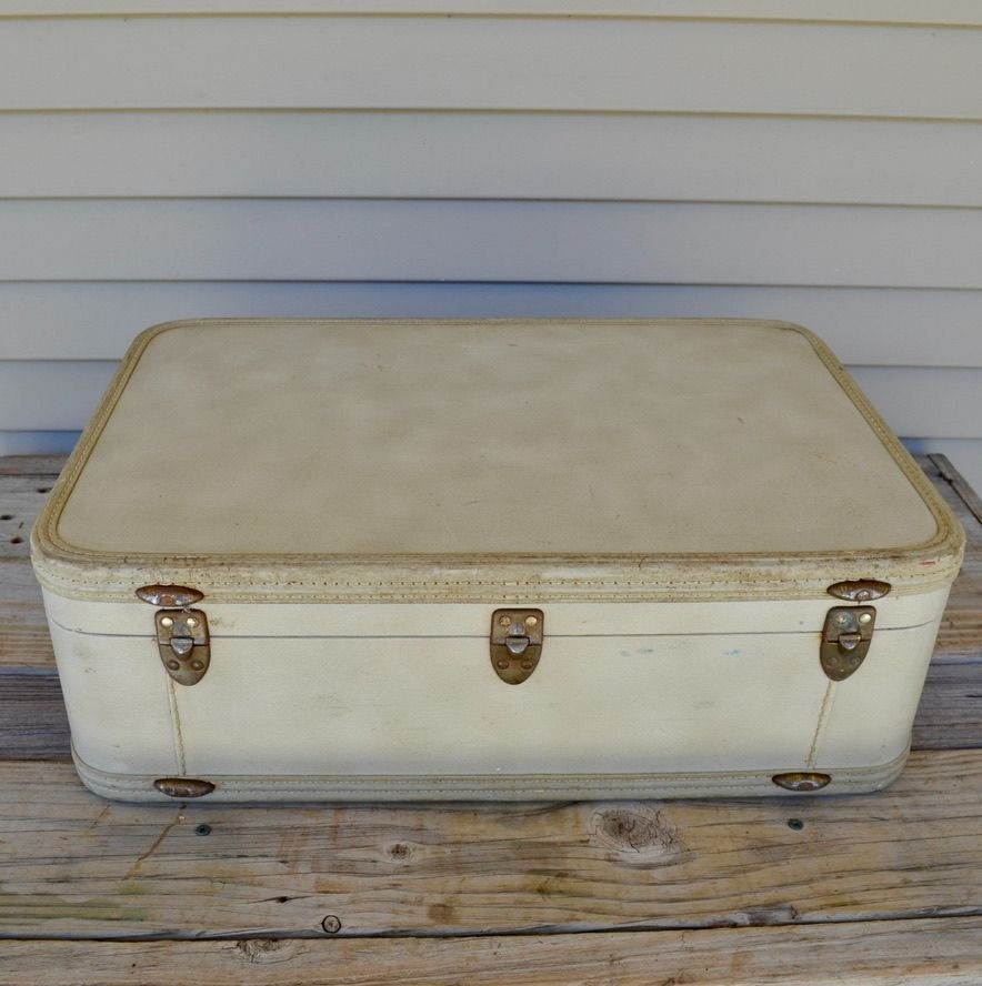 Lot 2 Vintage Oshkosh Luggage Suitcases Cream w/ Red Lining 1950-60’s Set