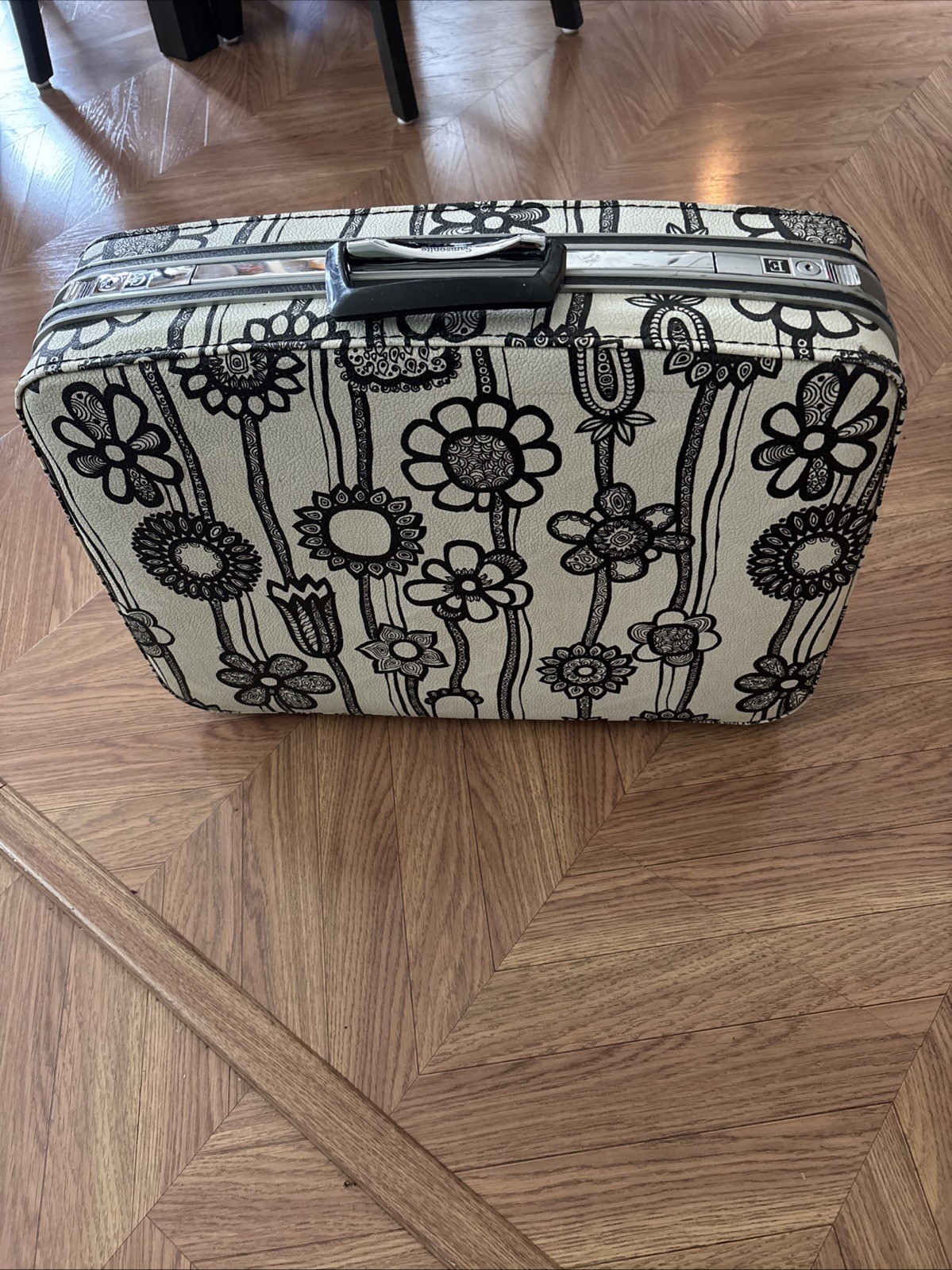 Vtg Samsonite MARIMEKKO Fashionaire Black & White Floral Suitcase Key Included