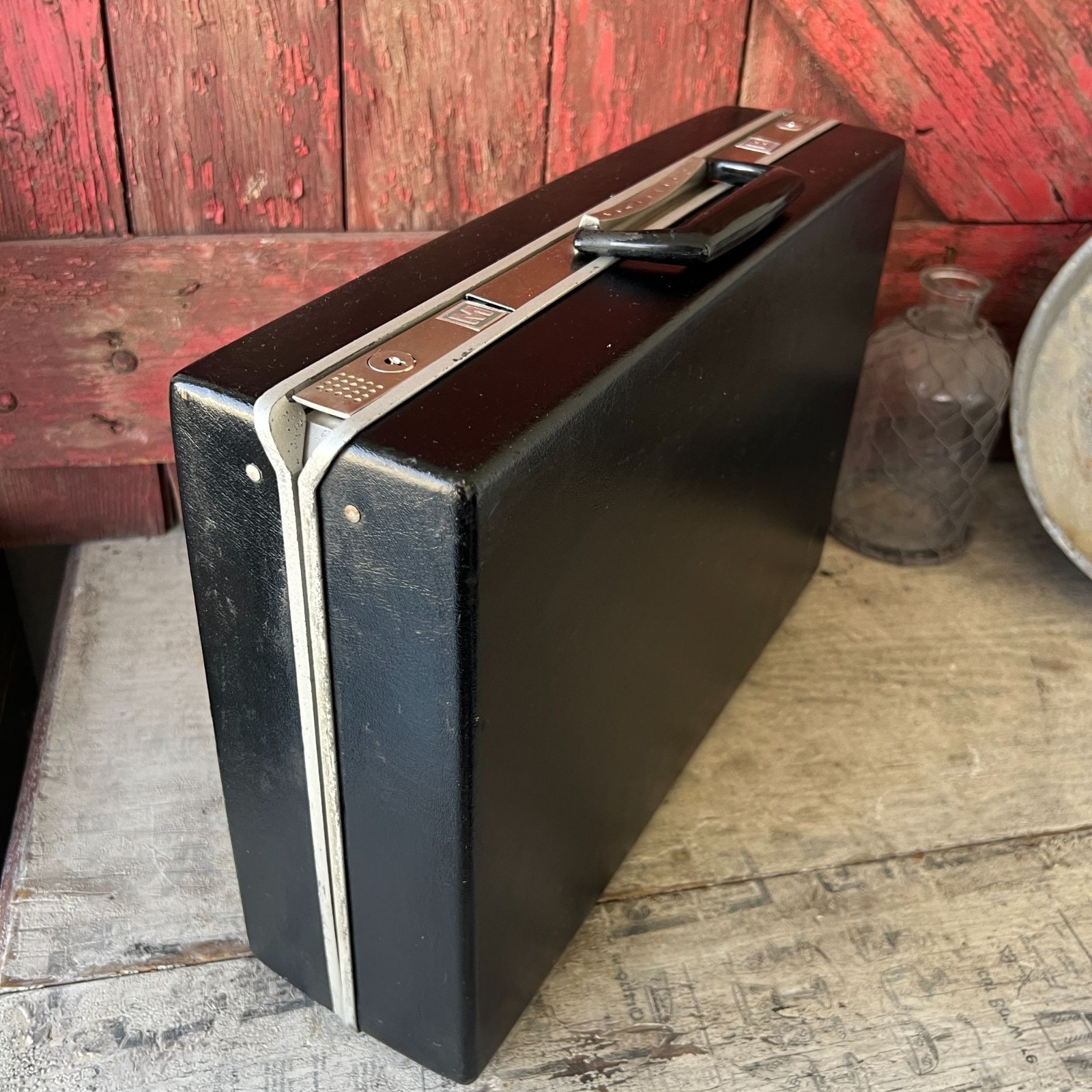 Vintage Samsonite Black Hard-Shell Briefcase With Compartments & TWA Aviation
