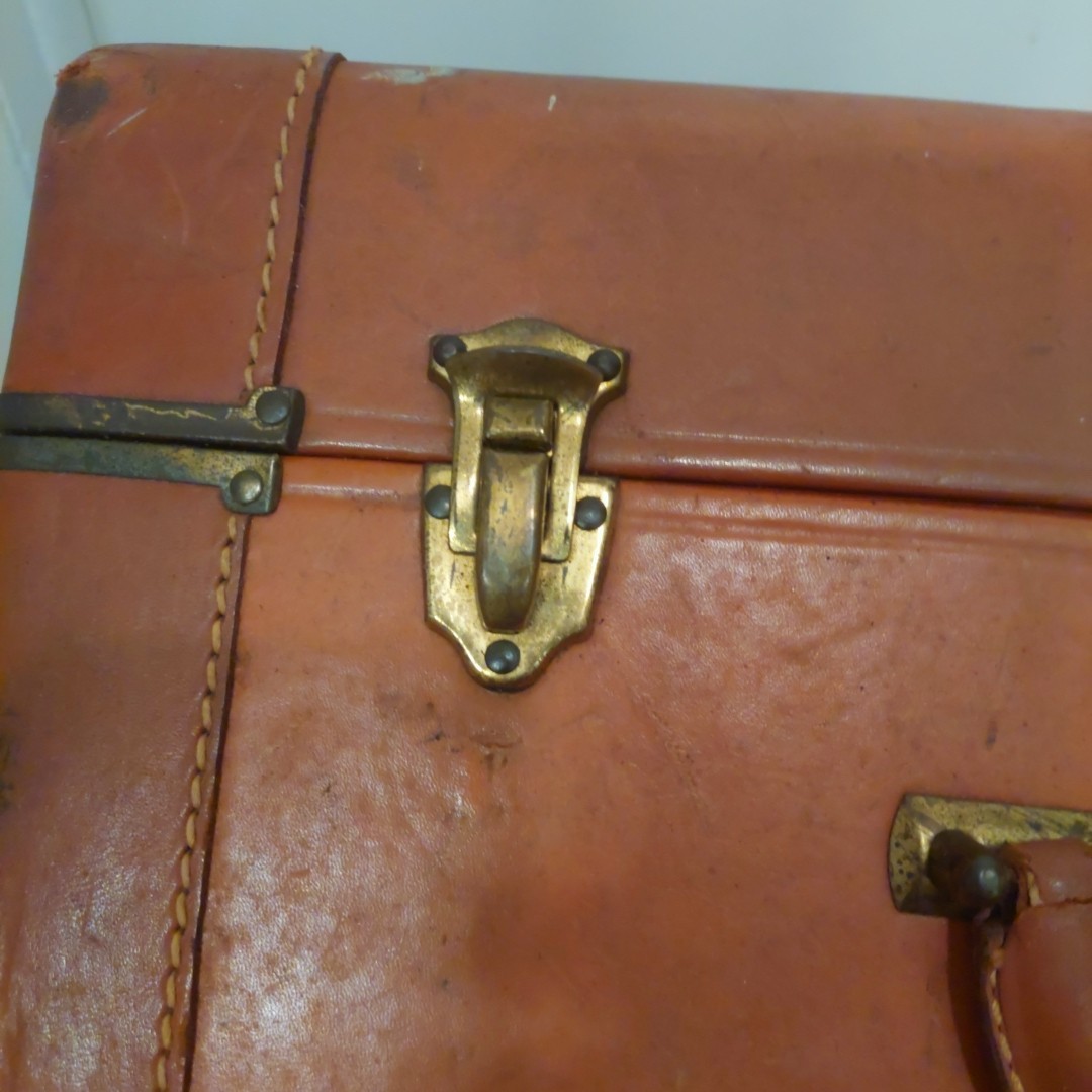 Vintage Large Leather Hardshell Suitcase From US Trunk Company 18x17x10